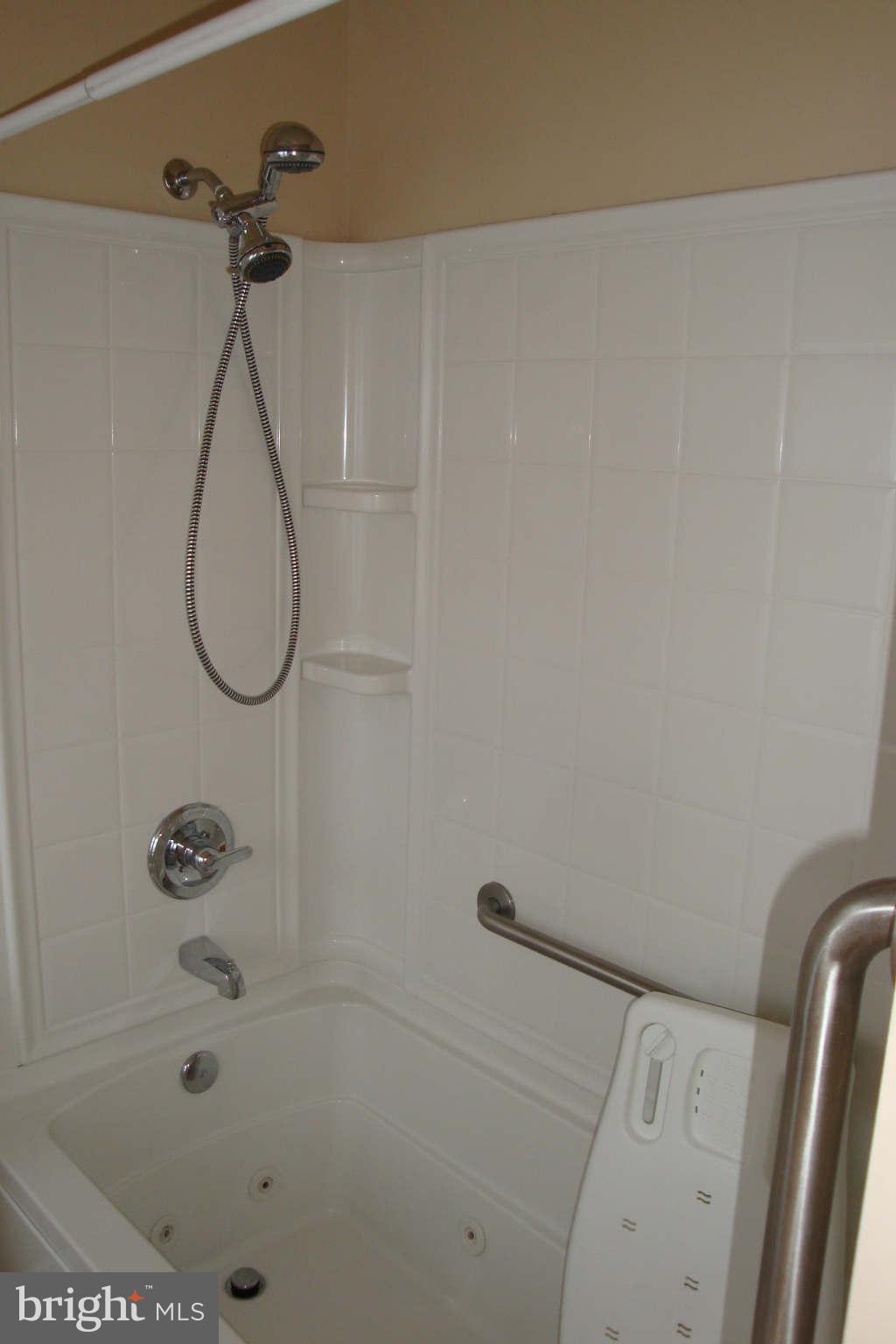 10529 Patuxent Ridge Way Laurel, MD 20723 - Photo 17 of 30 Bath (Master)
