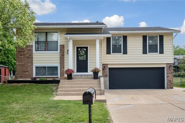 $2,800 | 2336 Hempline Court, St. Louis, MO 63129