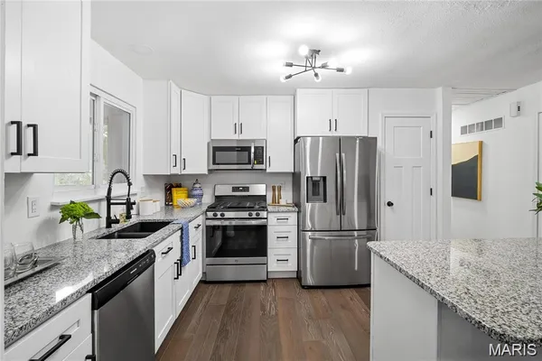 $2,800 | 2336 Hempline Court, St. Louis, MO 63129