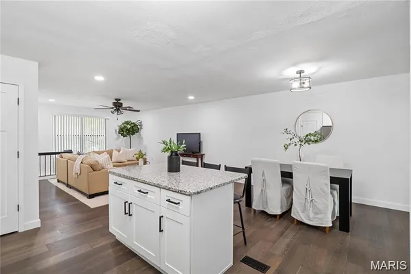 $2,800 | 2336 Hempline Court, St. Louis, MO 63129