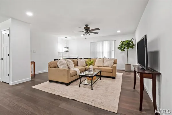 $2,800 | 2336 Hempline Court, St. Louis, MO 63129