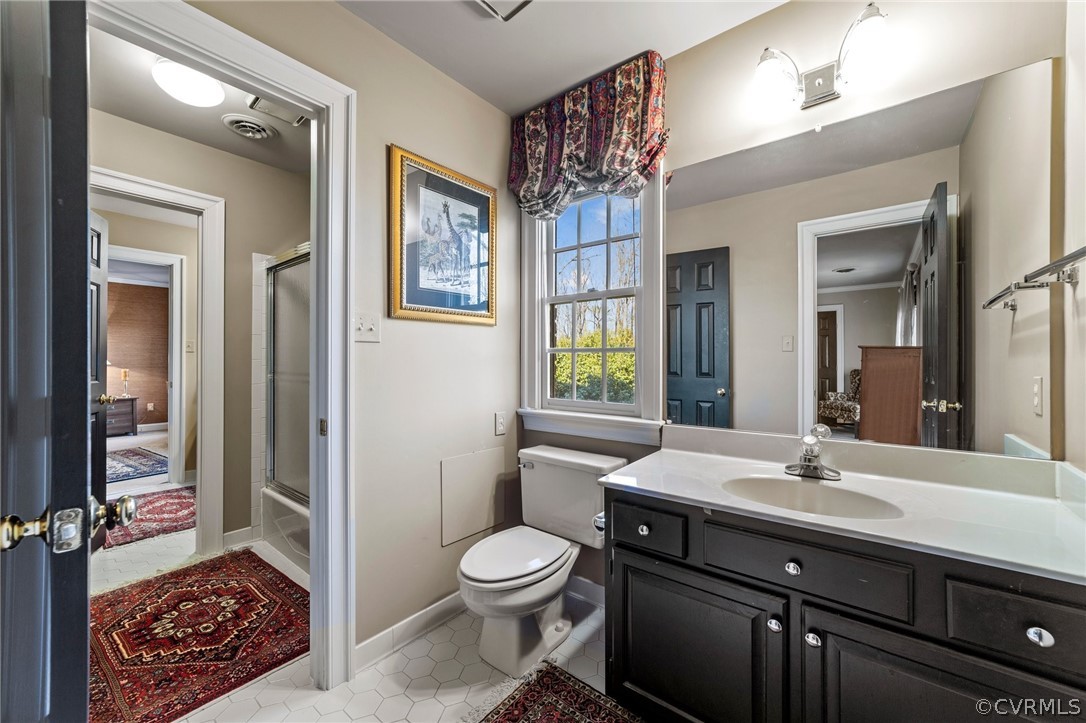 2 Charnwood Road Henrico, VA 23229 - Photo 30 of 47 Jack and Jill bath with shared shower