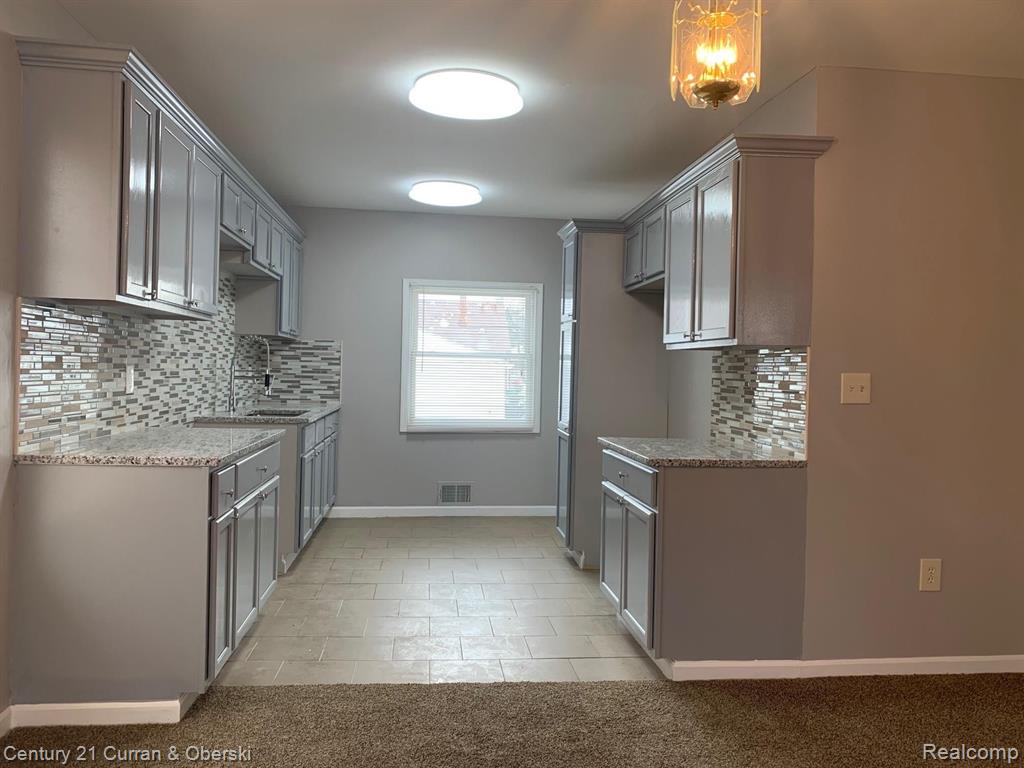 7038 Middlepointe Street Dearborn, MI 48126 - Photo 10 of 25