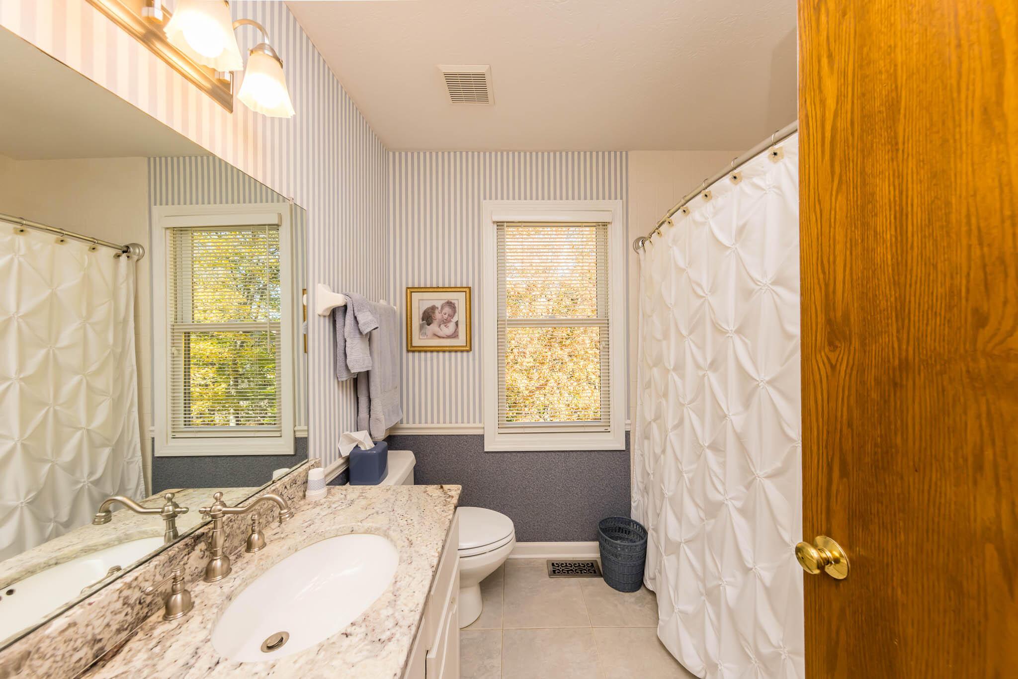 901 Riva Ridge Boulevard Columbus, OH 43230 - Photo 37 of 48 Upstairs Bath