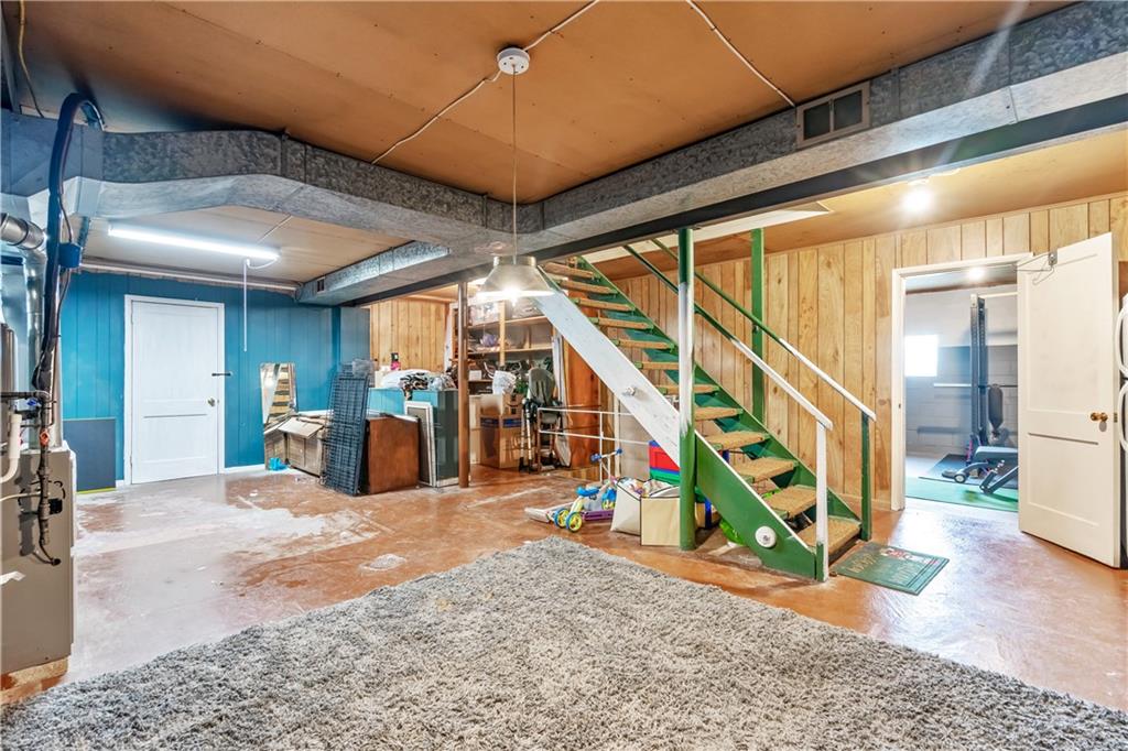 414 Hancock Avenue Vandergrift, PA 15690 - Photo 20 of 25 a view of an empty room