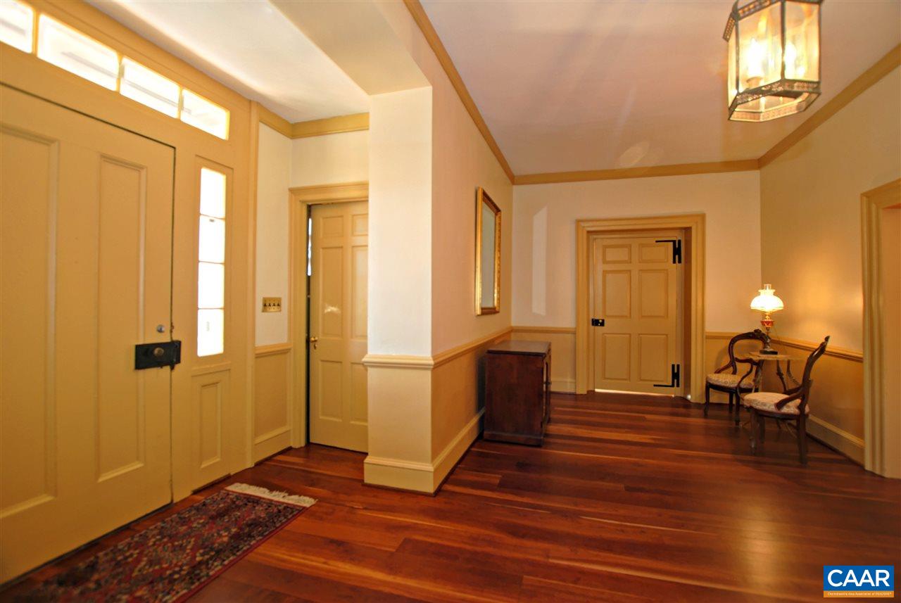 117 Middlebrook Road Staunton, VA 24401 - Photo 4 of 31 Gallery Image 4
