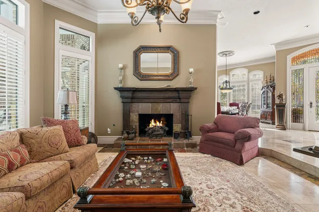 $1,174,000 | 14 Highland Circle, The Woodlands, TX 77381