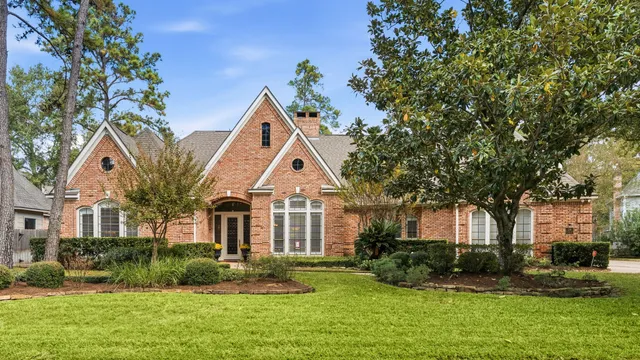 $1,174,000 | 14 Highland Circle, The Woodlands, TX 77381