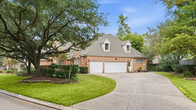 $1,174,000 | 14 Highland Circle, The Woodlands, TX 77381