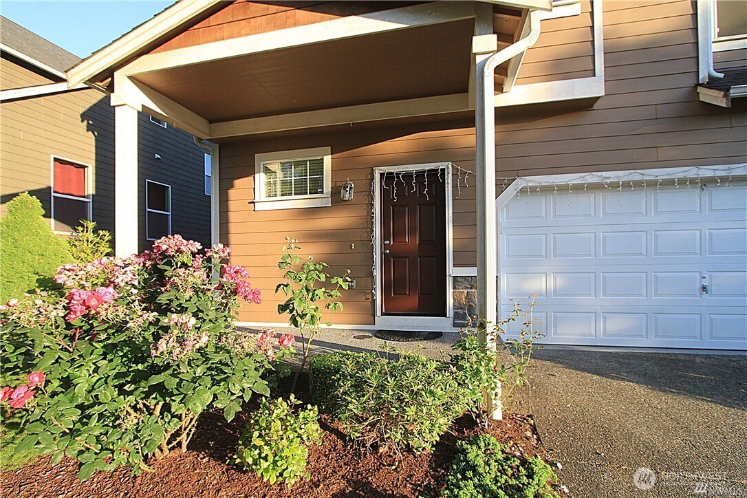 2422 Stafford Way Bothell, WA 98012 - Photo 2 of 18