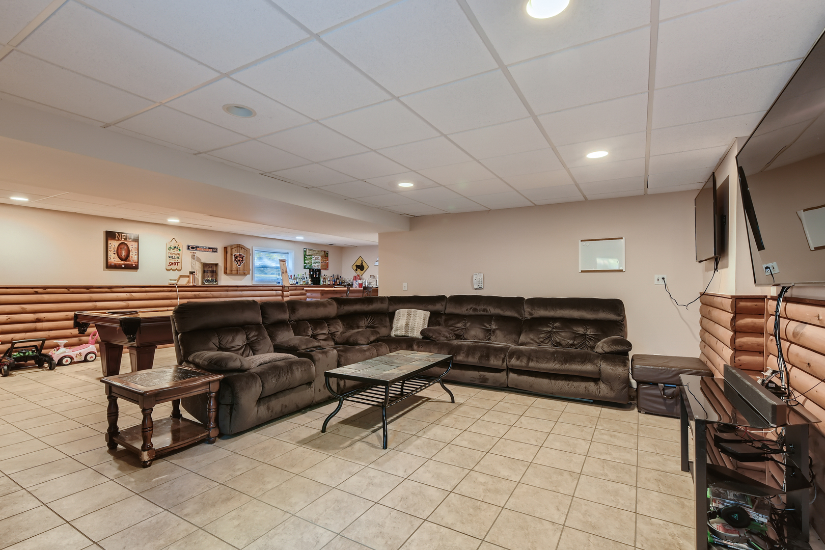 35679 North Helendale Road Ingleside, IL 60041 - Photo 14 of 21 a living room with furniture