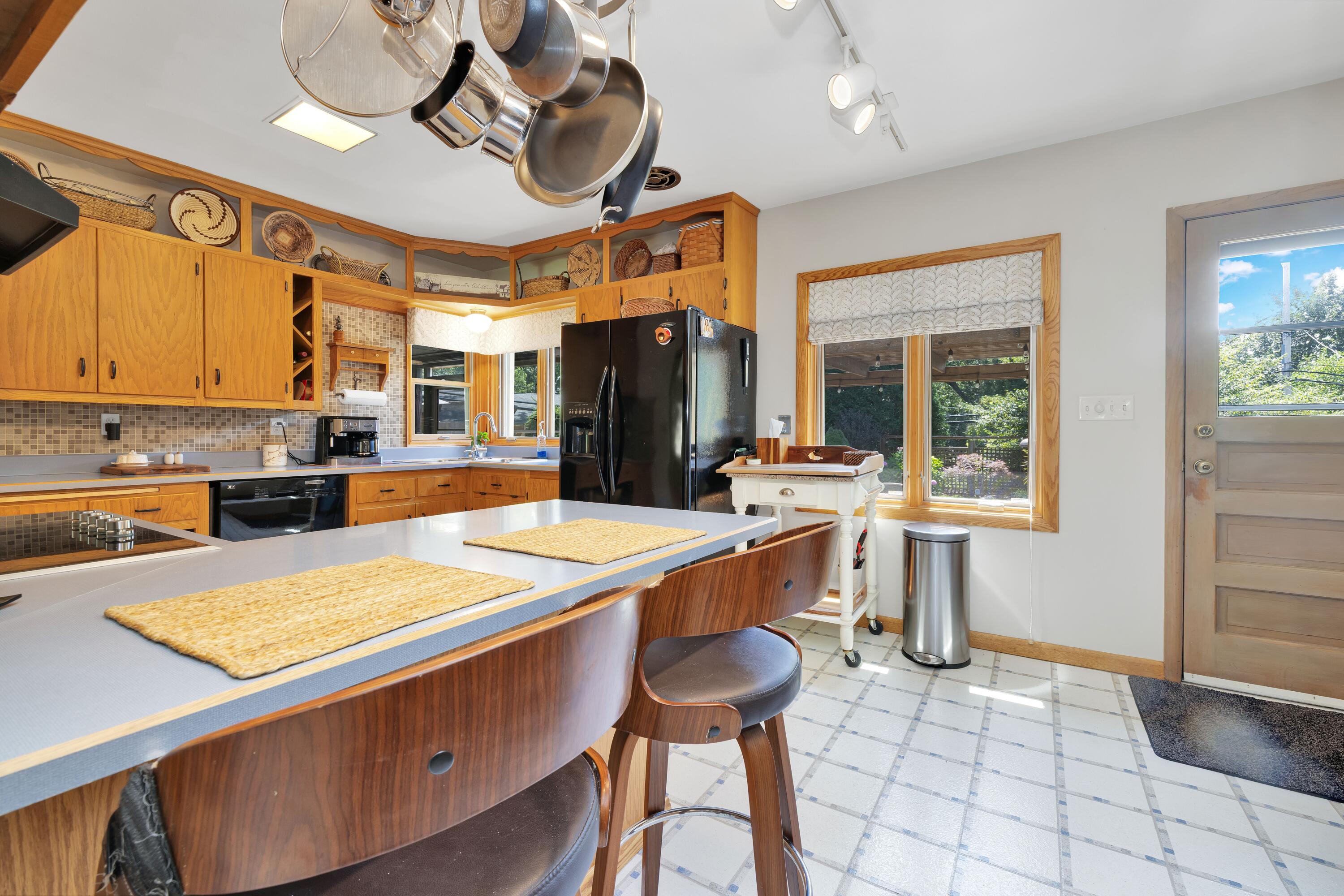 111 West Daphne Road Glendale, WI 53217 - Photo 15 of 45 Breakfast Bar