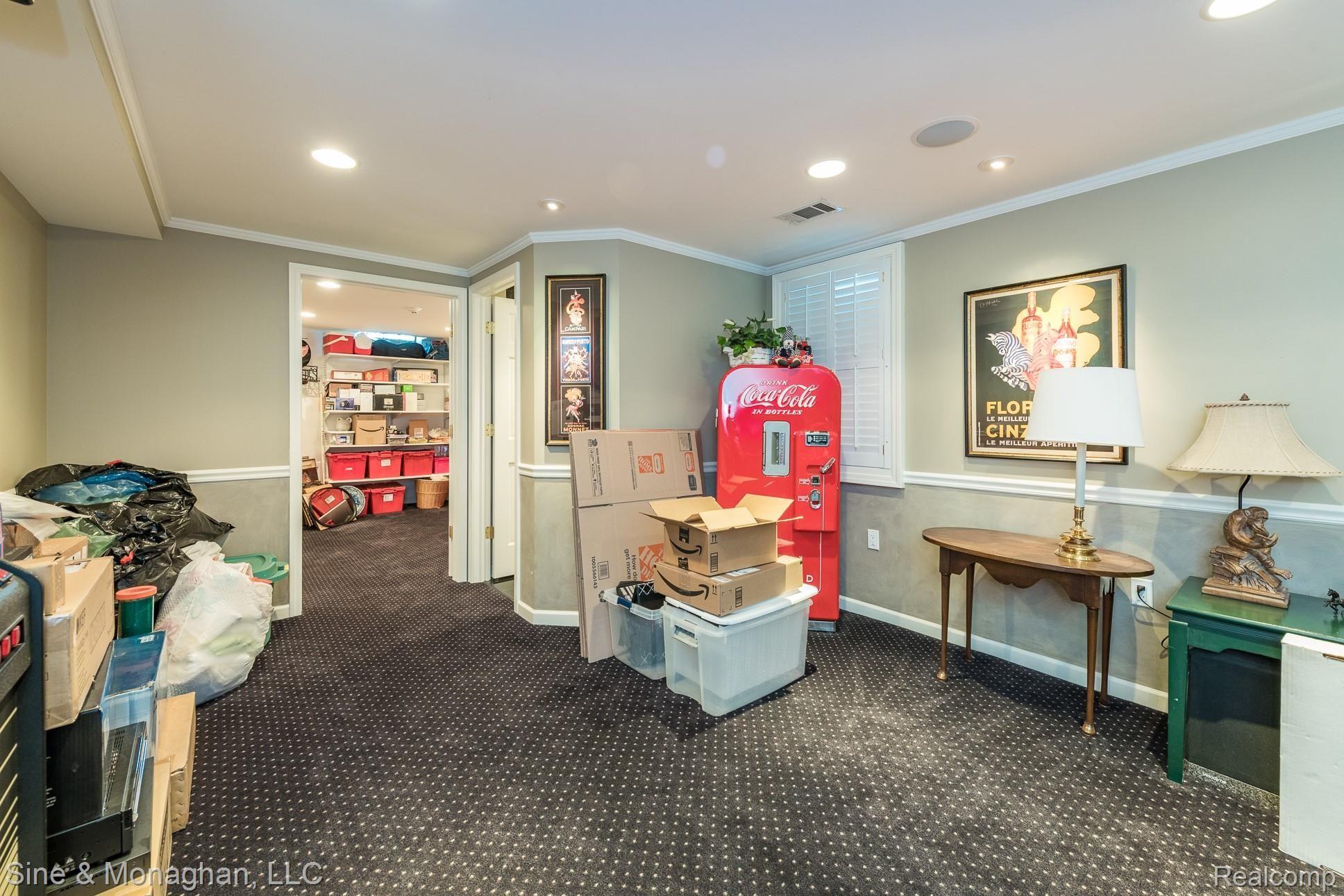 689 Fisher Road Grosse Pointe, MI 48230 - Photo 44 of 58 DSC_2024.jpg