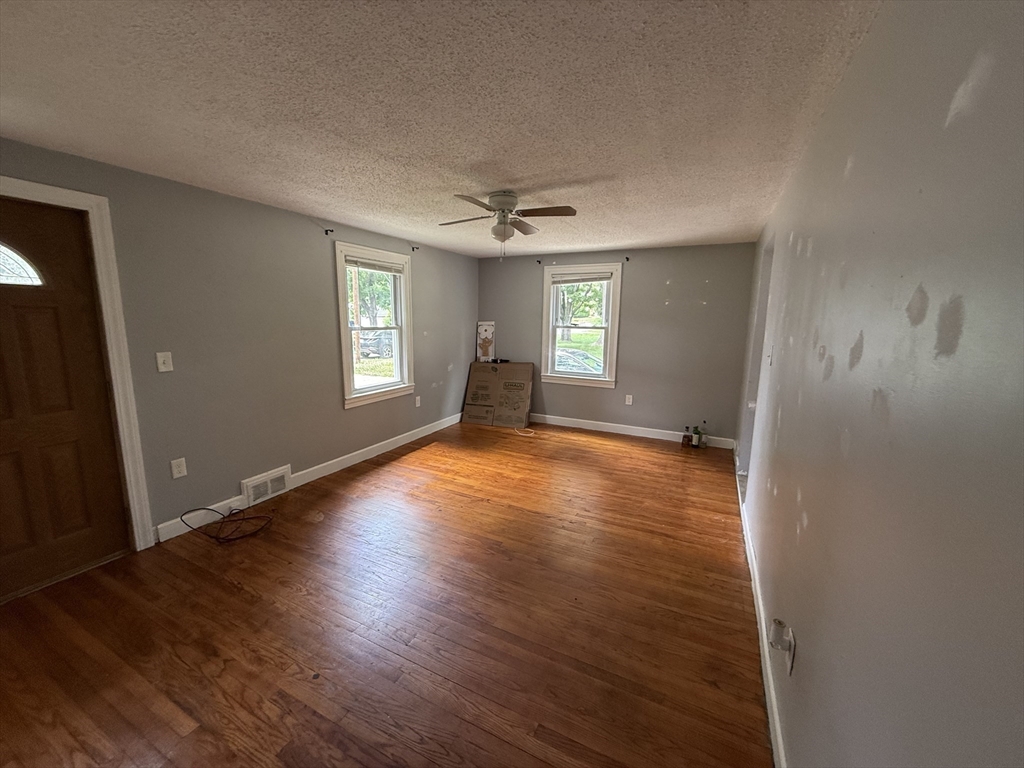 76 Nelson Circle West Springfield, MA 01089 - Photo 5 of 19