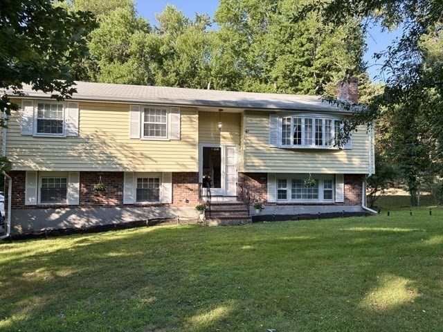 29 Old Coach Road Canton, MA 02021 - Photo 1 of 16 Gallery Image 1