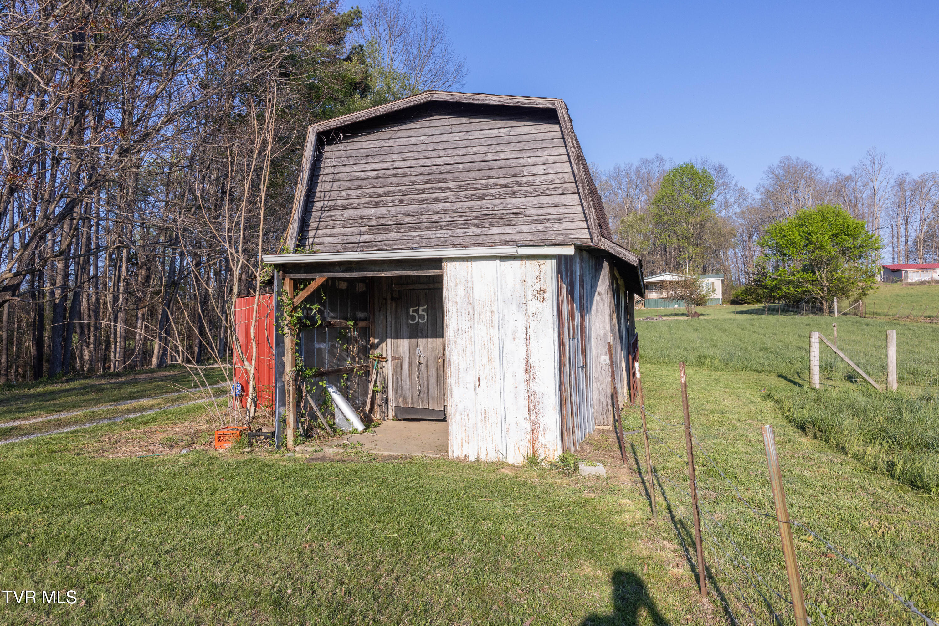 55 Kay Miller Lane Chuckey, TN 37641 - Photo 5 of 38 Barn