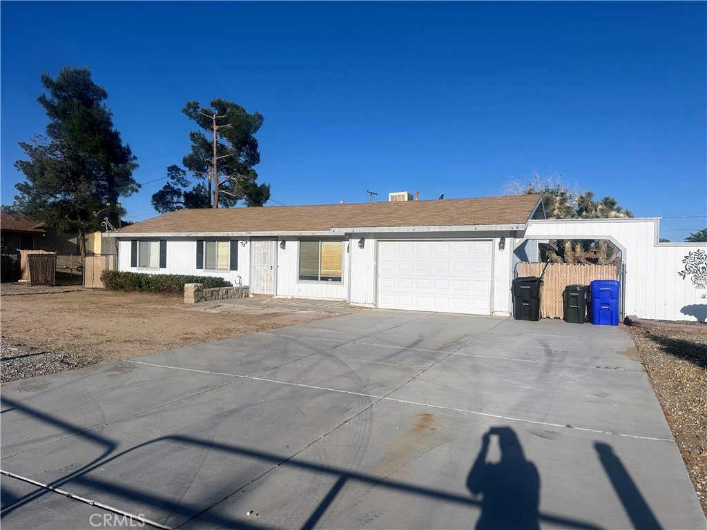 12716 Iroquois Road Apple Valley, CA 92308 - Photo 2 of 34