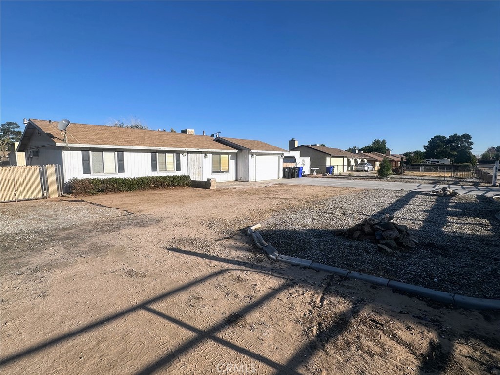 12716 Iroquois Road Apple Valley, CA 92308 - Photo 3 of 34