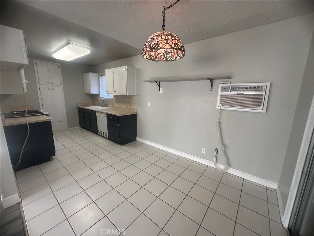 12716 Iroquois Road Apple Valley, CA 92308 - Photo 7 of 34
