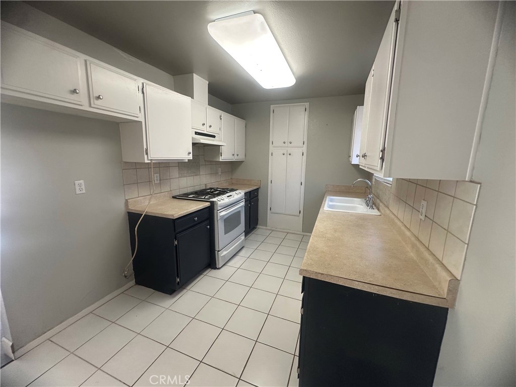 12716 Iroquois Road Apple Valley, CA 92308 - Photo 8 of 34