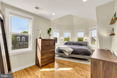 $4,250 | 739 Rock Creek Church Road Northwest, Unit 2, Washington, DC 20010
