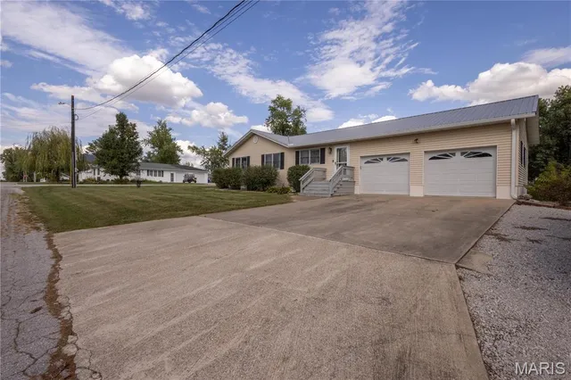 $249,900 | 700 Ely Street, Perry, MO 63462