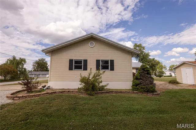 $249,900 | 700 Ely Street, Perry, MO 63462