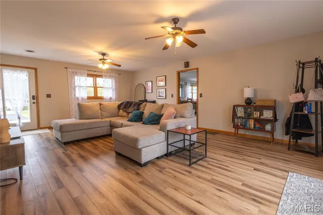 $249,900 | 700 Ely Street, Perry, MO 63462