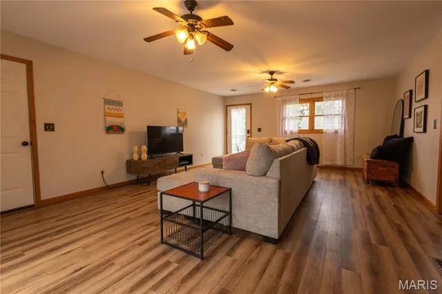 $249,900 | 700 Ely Street, Perry, MO 63462