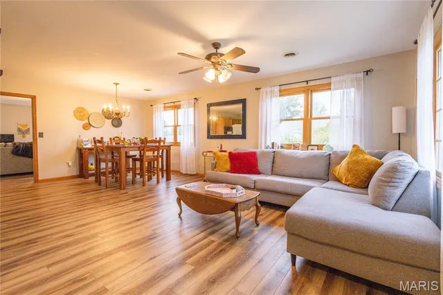 $249,900 | 700 Ely Street, Perry, MO 63462