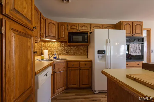 $249,900 | 700 Ely Street, Perry, MO 63462