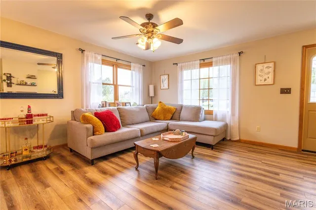 $249,900 | 700 Ely Street, Perry, MO 63462