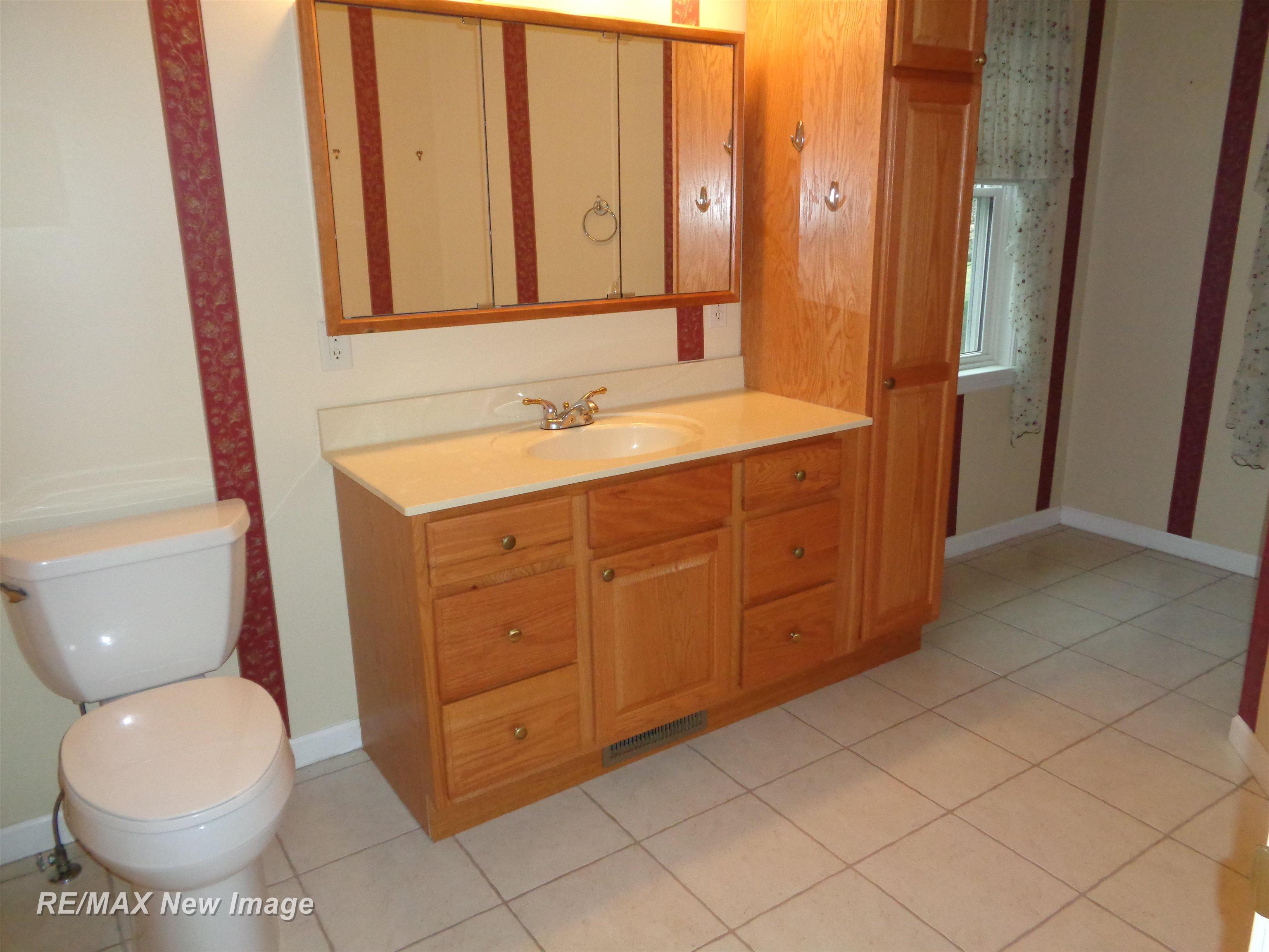 11315 Dice Road Freeland, MI 48623 - Photo 12 of 48