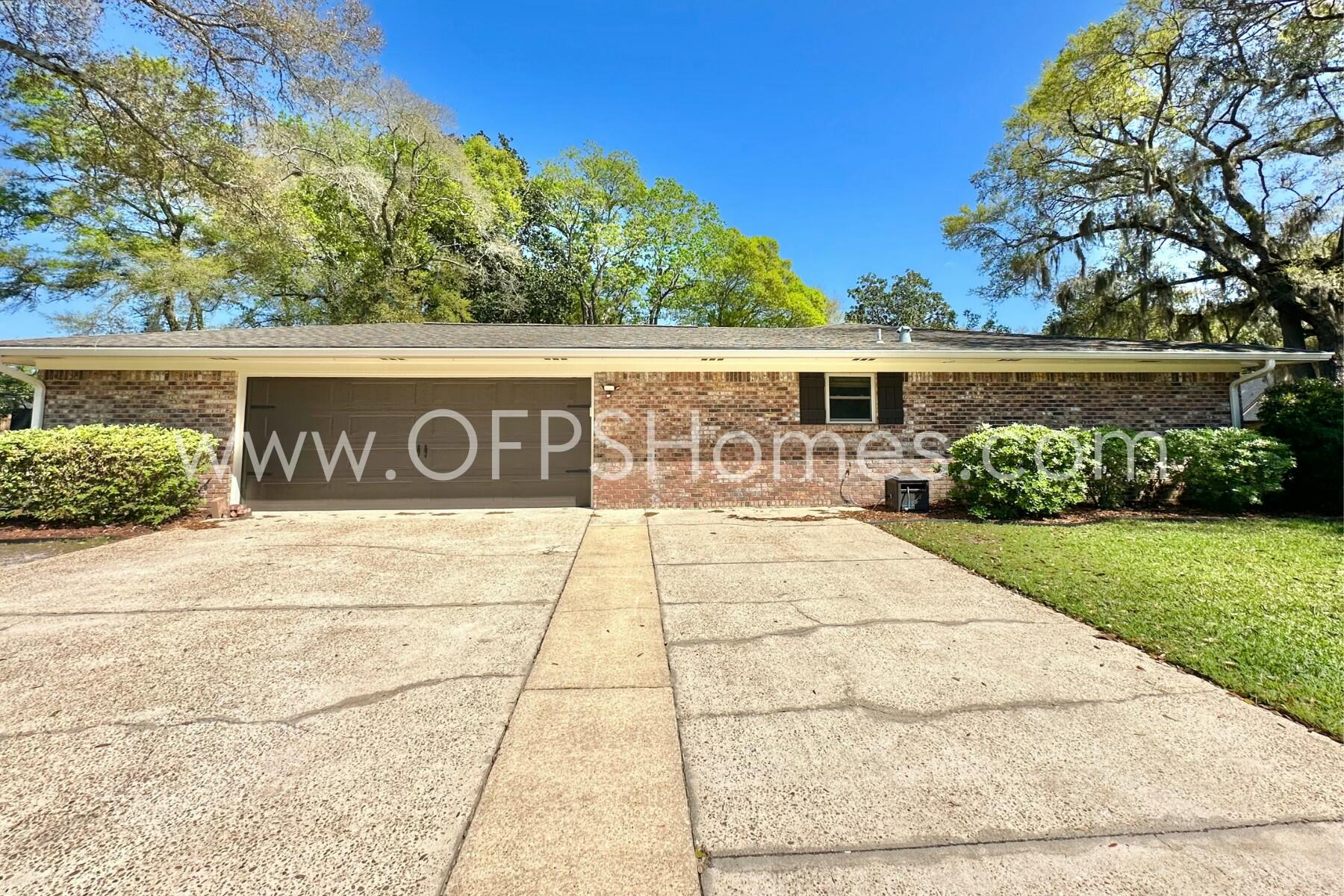 724 Overbrook Drive Fort Walton Beach, FL 32547 - Photo 4 of 47 a view of entrance gate of a house