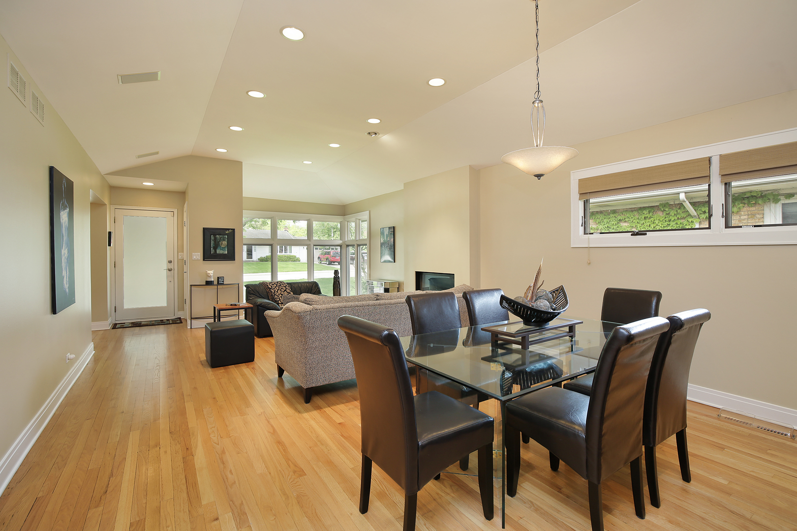 1111 Whitfield Road Northbrook, IL 60062 - Photo 3 of 14 a view of a dining room with furniture