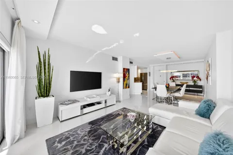 $675,000 | 1950 South Ocean Drive, Unit PHN, Hallandale Beach, FL 33009