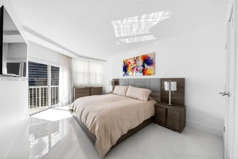 $675,000 | 1950 South Ocean Drive, Unit PHN, Hallandale Beach, FL 33009