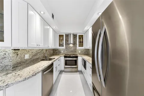 $675,000 | 1950 South Ocean Drive, Unit PHN, Hallandale Beach, FL 33009