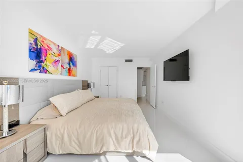 $675,000 | 1950 South Ocean Drive, Unit PHN, Hallandale Beach, FL 33009