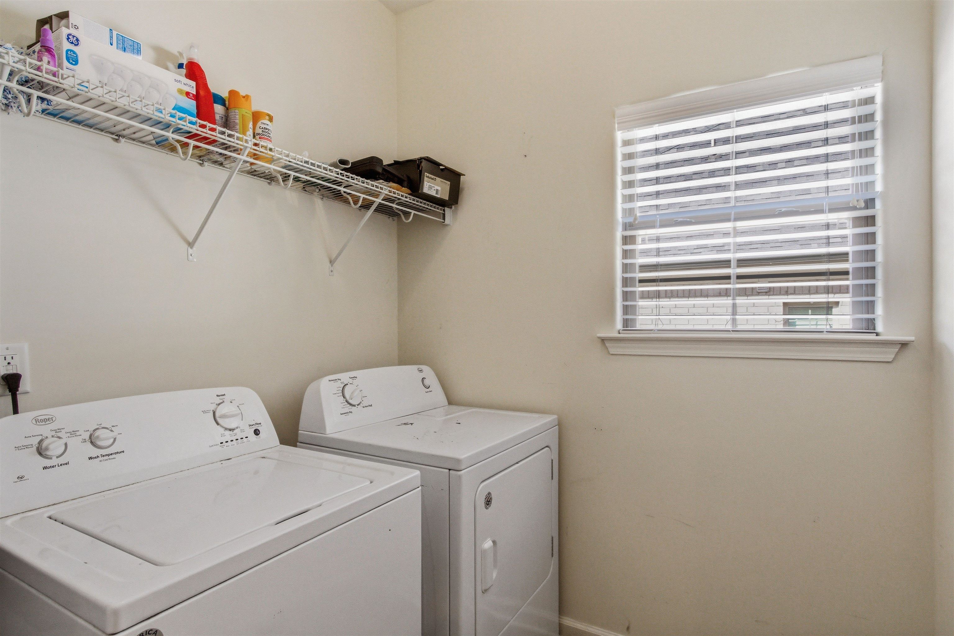 4996 Granite Creek Road Memphis, TN 38125 - Photo 14 of 37 a utility room with dryer and washer