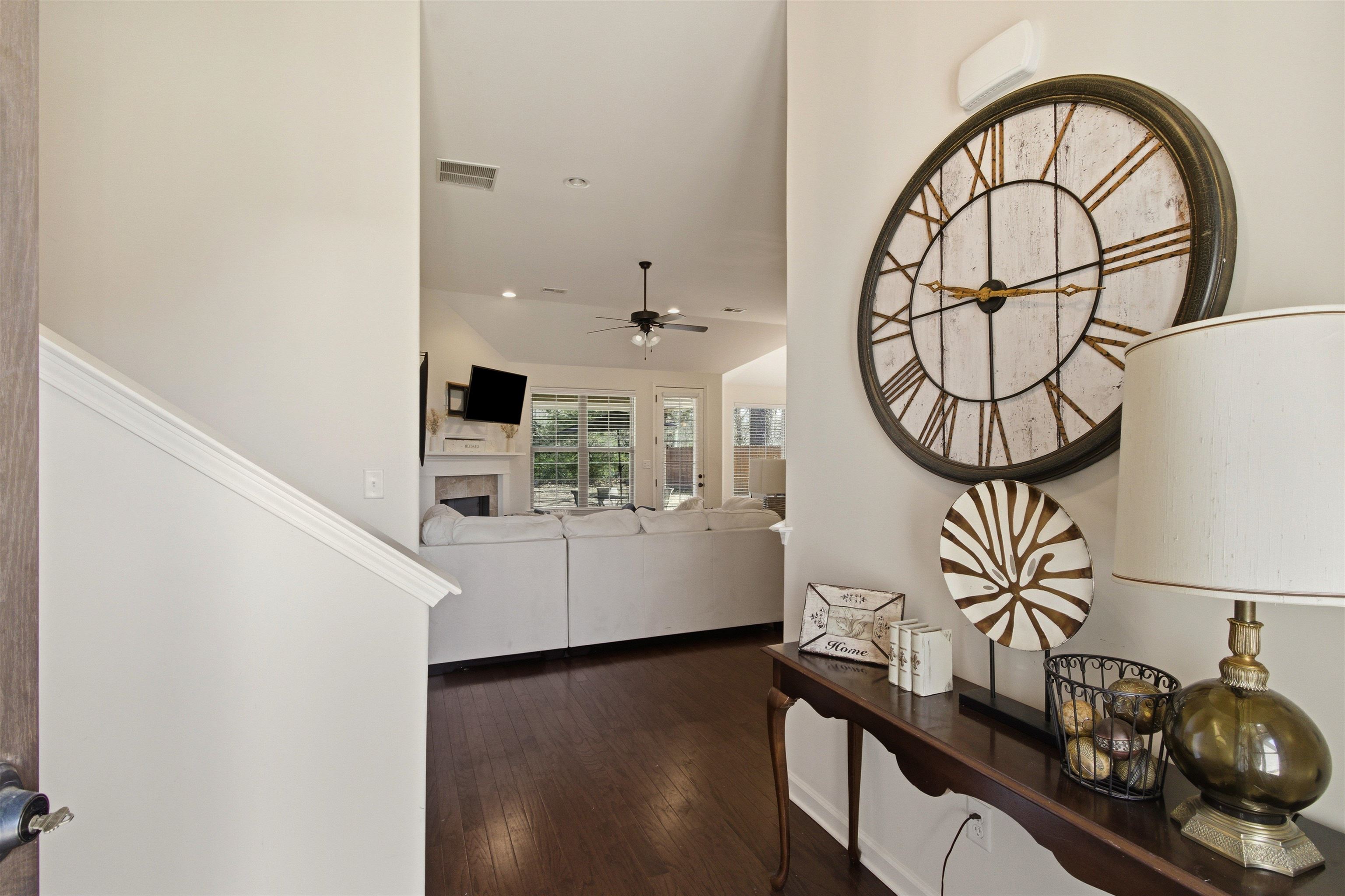 4996 Granite Creek Road Memphis, TN 38125 - Photo 4 of 37 a view of entryway with a mirror