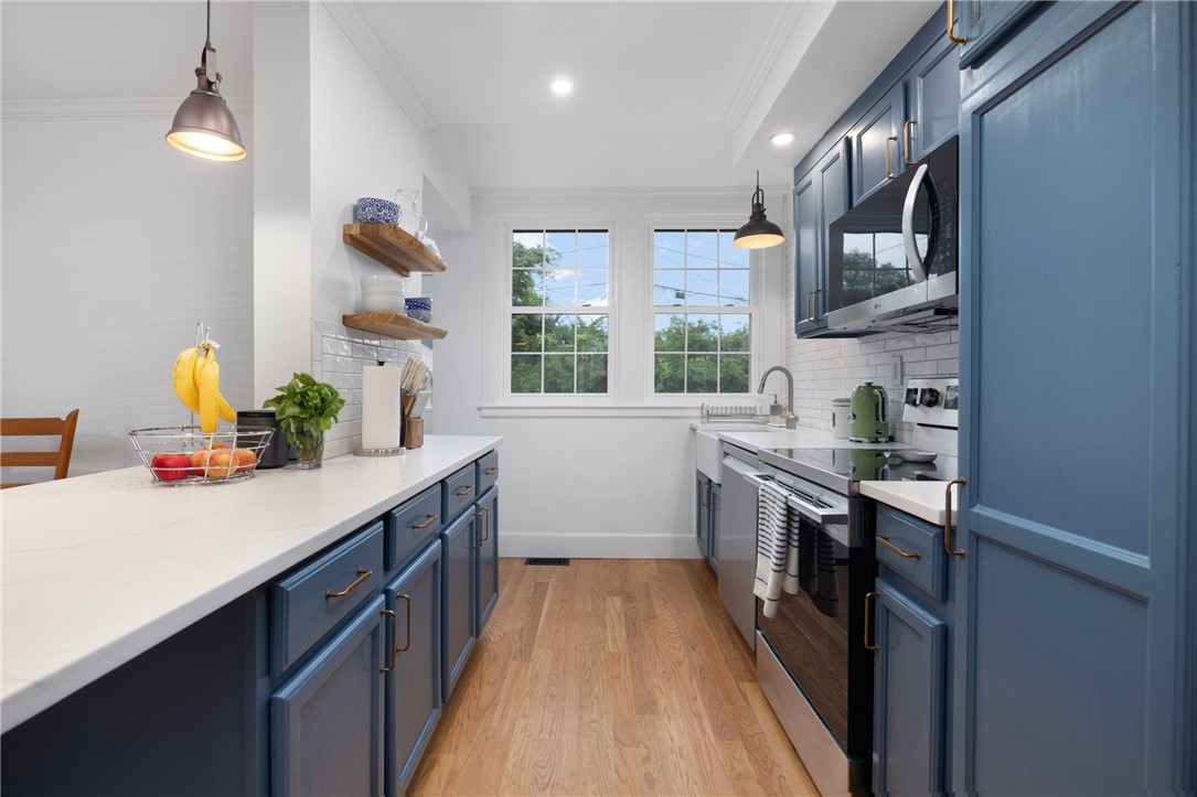 75 Old Fort Road Newport, RI 02840 - Photo 7 of 28 kitchen