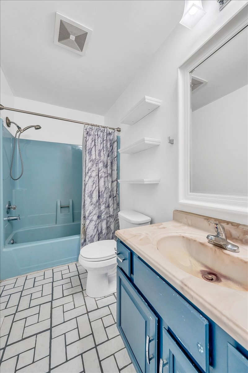 361 Tusculum Road Nashville, TN 37211 - Photo 18 of 42 a bathroom with a sink a toilet and shower