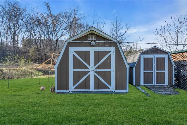 a view of a house with backyard