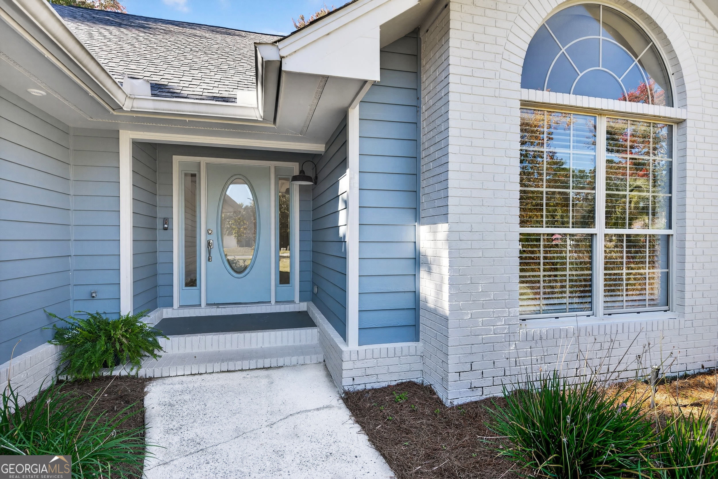 404 Morning Glory Road St. Marys, GA 31558 - Photo 6 of 34 a front view of a house with a yard
