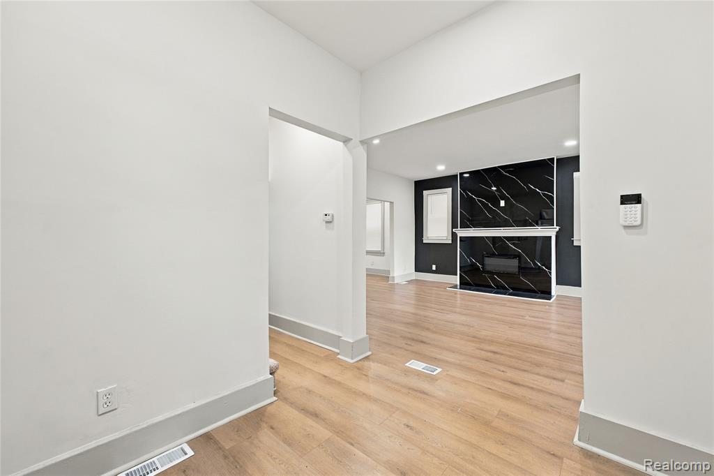 1187 Lawrence Street Detroit, MI 48202 - Photo 2 of 28 Gallery Image 2