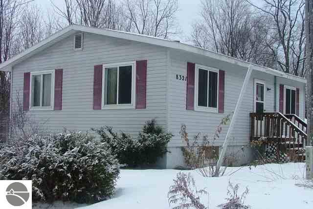 8321 South Maple City Road Maple City, MI 49664 - Photo 9 of 9 1687896-8.JPG