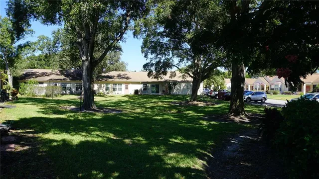 a view of yard with green space