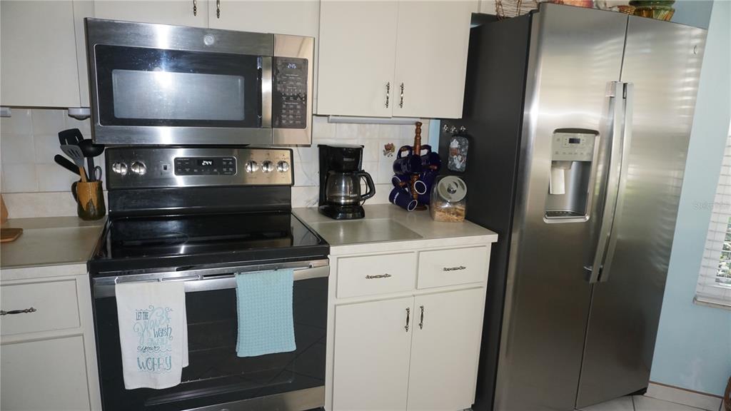 11241 Versailles Lane Port Richey, FL 34668 - Photo 4 of 38 a kitchen with appliances and cabinets