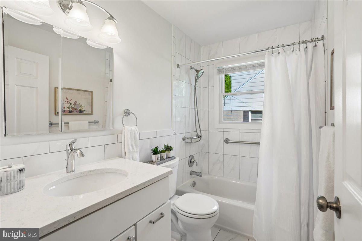2502 Culpeper Road Alexandria, VA 22308 - Photo 23 of 34 Upstairs Full Bath